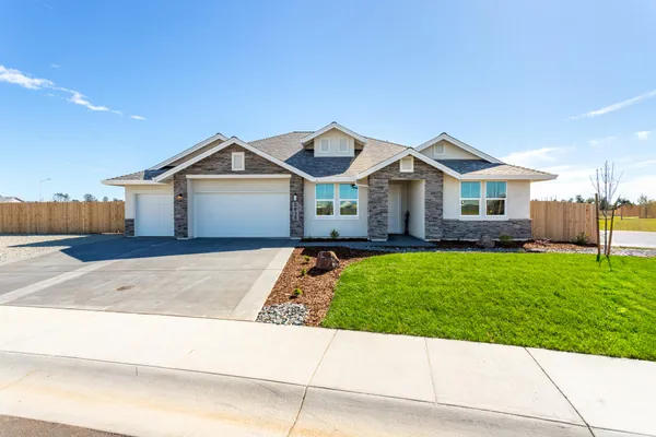 $744,800 | 2635 Lawn Lane, Redding, CA 96002
