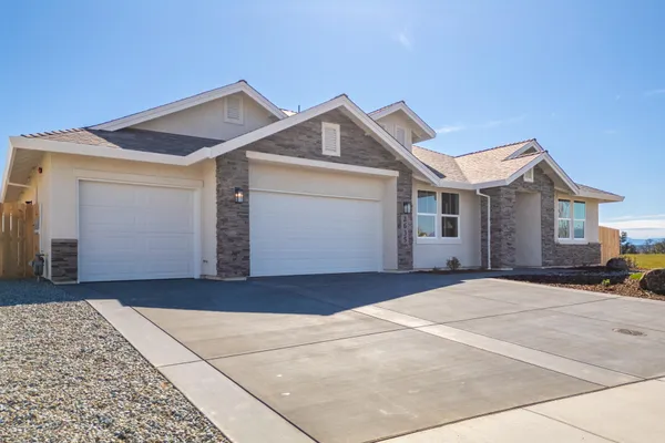 $744,800 | 2635 Lawn Lane, Redding, CA 96002