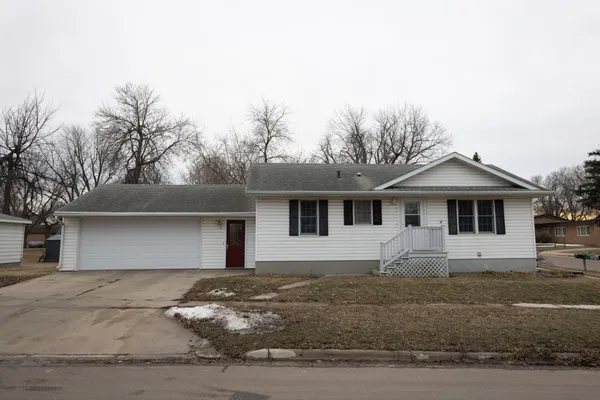 $192,500 | 113 6th Street West, Adrian, MN 56110