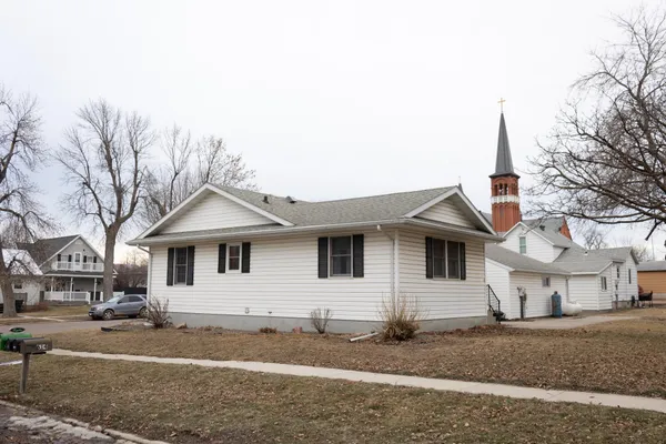 $192,500 | 113 6th Street West, Adrian, MN 56110