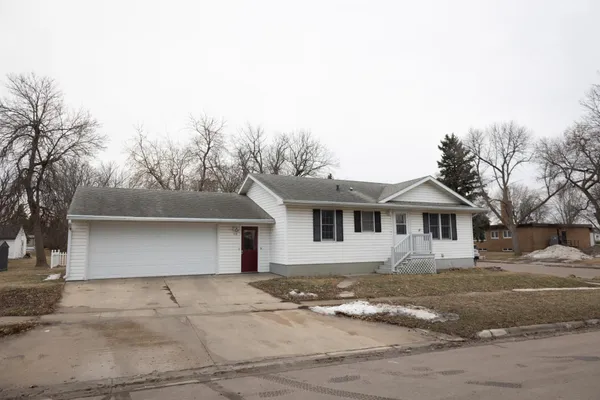 $192,500 | 113 6th Street West, Adrian, MN 56110