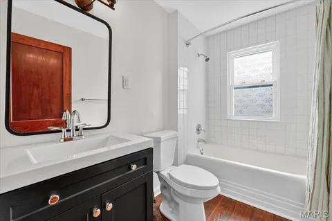 $425,000 | 7114 Drury Lane, St. Louis, MO 63143