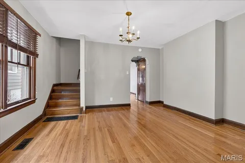 $425,000 | 7114 Drury Lane, St. Louis, MO 63143