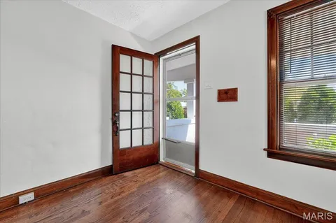 $425,000 | 7114 Drury Lane, St. Louis, MO 63143