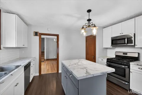 $425,000 | 7114 Drury Lane, St. Louis, MO 63143