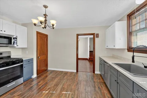 $425,000 | 7114 Drury Lane, St. Louis, MO 63143