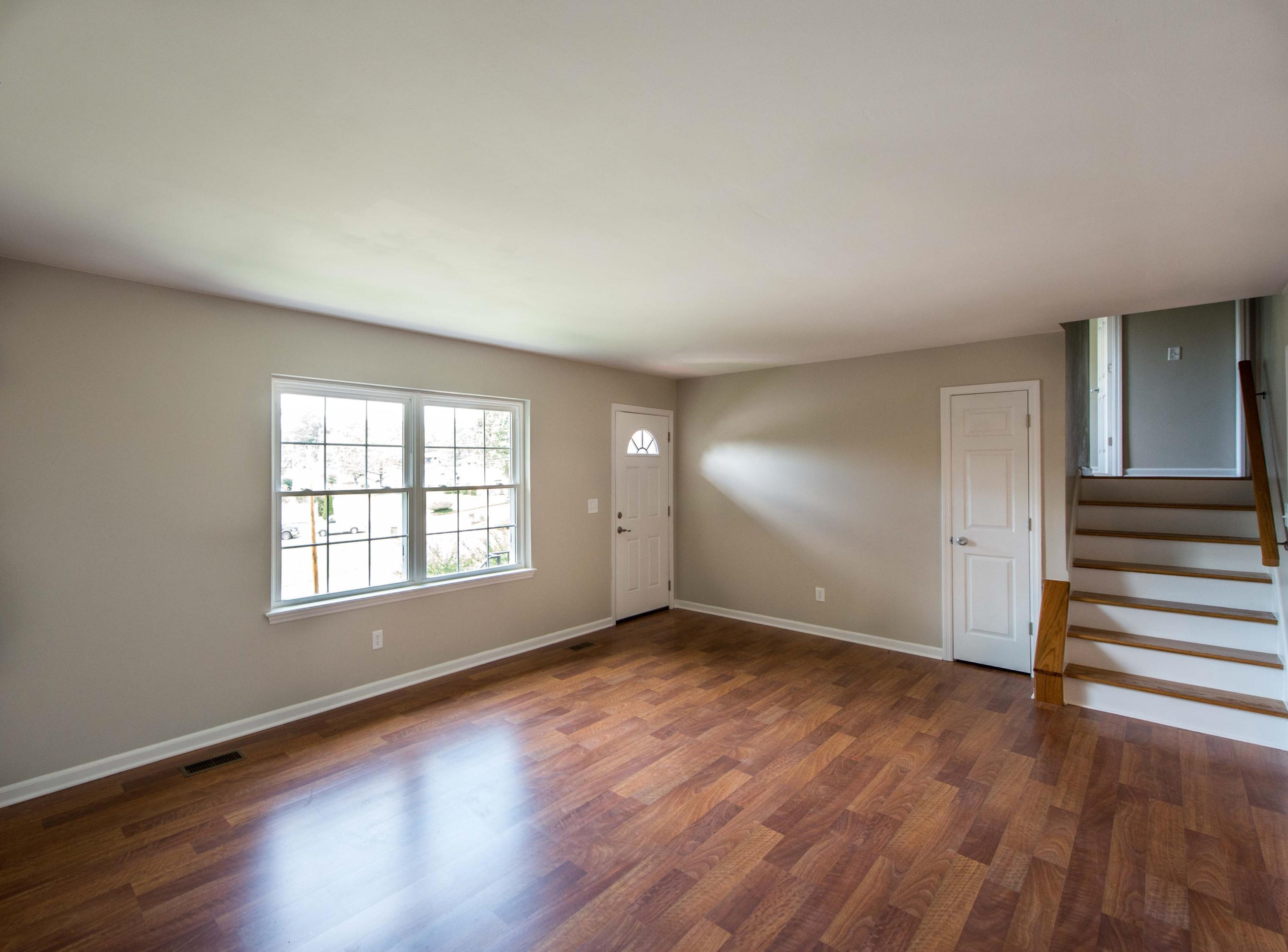 5607 Winniespan Road Chattanooga, TN 37416 - Photo 3 of 20 Living Room
