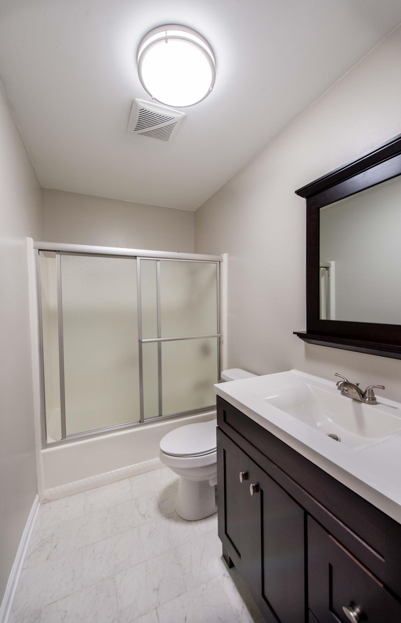 5607 Winniespan Road Chattanooga, TN 37416 - Photo 10 of 20 Bathroom