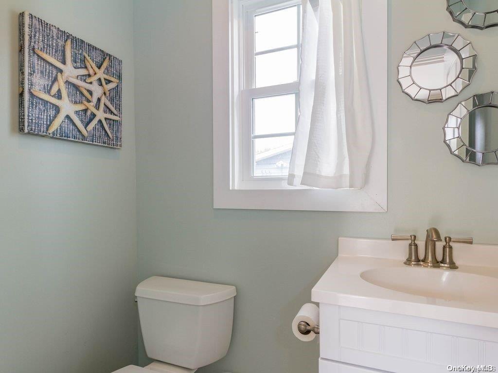 192 Cottage Walk Ocean Beach, NY 11770 - Photo 13 of 15