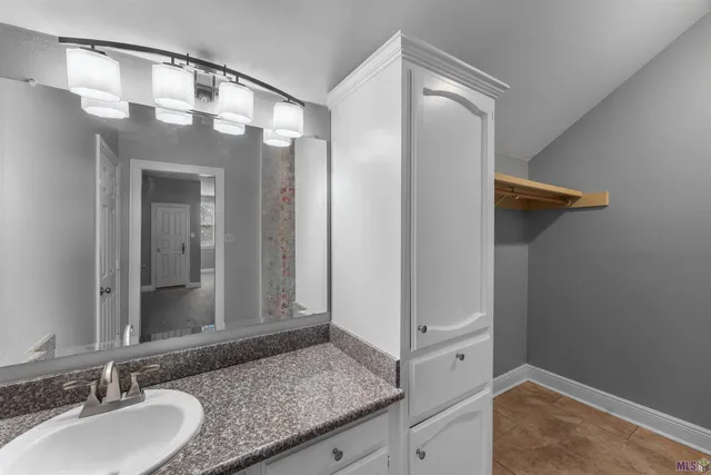 $950,000 | 2310 Marianne Street, Zachary, LA 70791