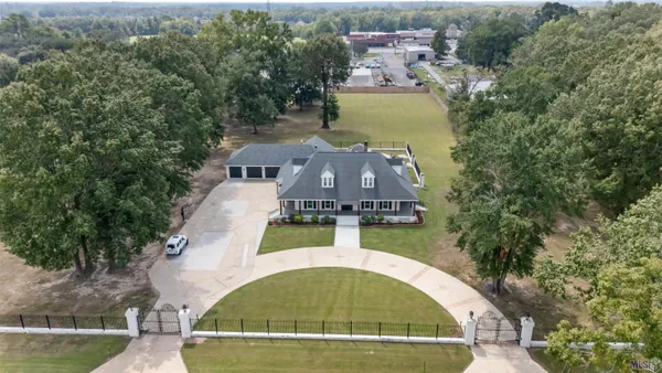 $900,000 | 2310 Marianne Street, Zachary, LA 70791
