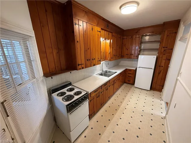 $895 | 647 Irving Street, Unit 1, Winston-Salem, NC 27103