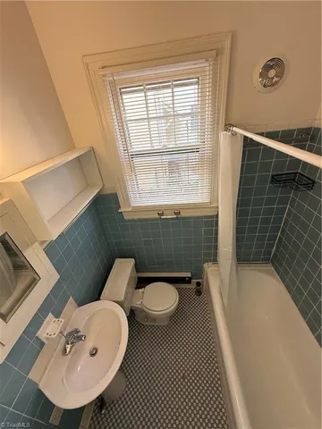 $895 | 647 Irving Street, Unit 1, Winston-Salem, NC 27103