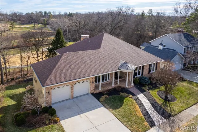 $920,000 | 309 Greenbriar Estates Drive, Des Peres, MO 63122