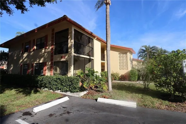 $155,000 | 2515 Bayshore Gardens Parkway, Unit 9, Bradenton, FL 34207