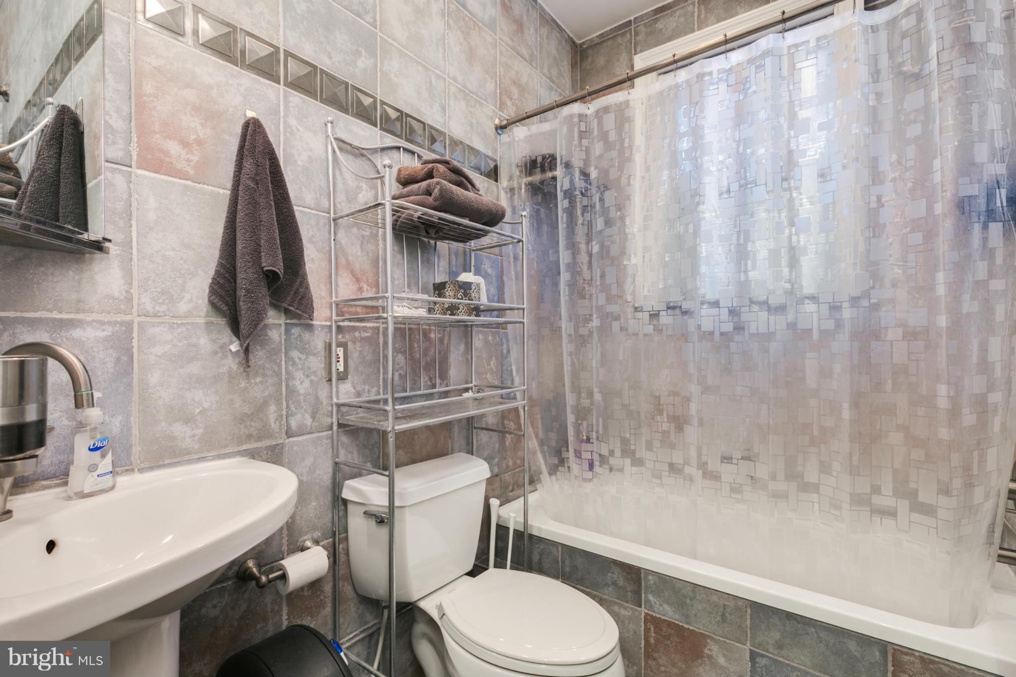 1743 Park Road Northwest Washington, DC 20010 - Photo 23 of 30 Bath