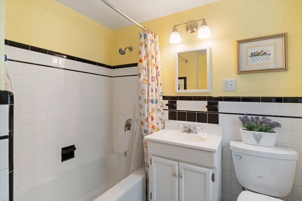 136 Oliver Road Newton, MA 02468 - Photo 18 of 38 Gallery Image 18