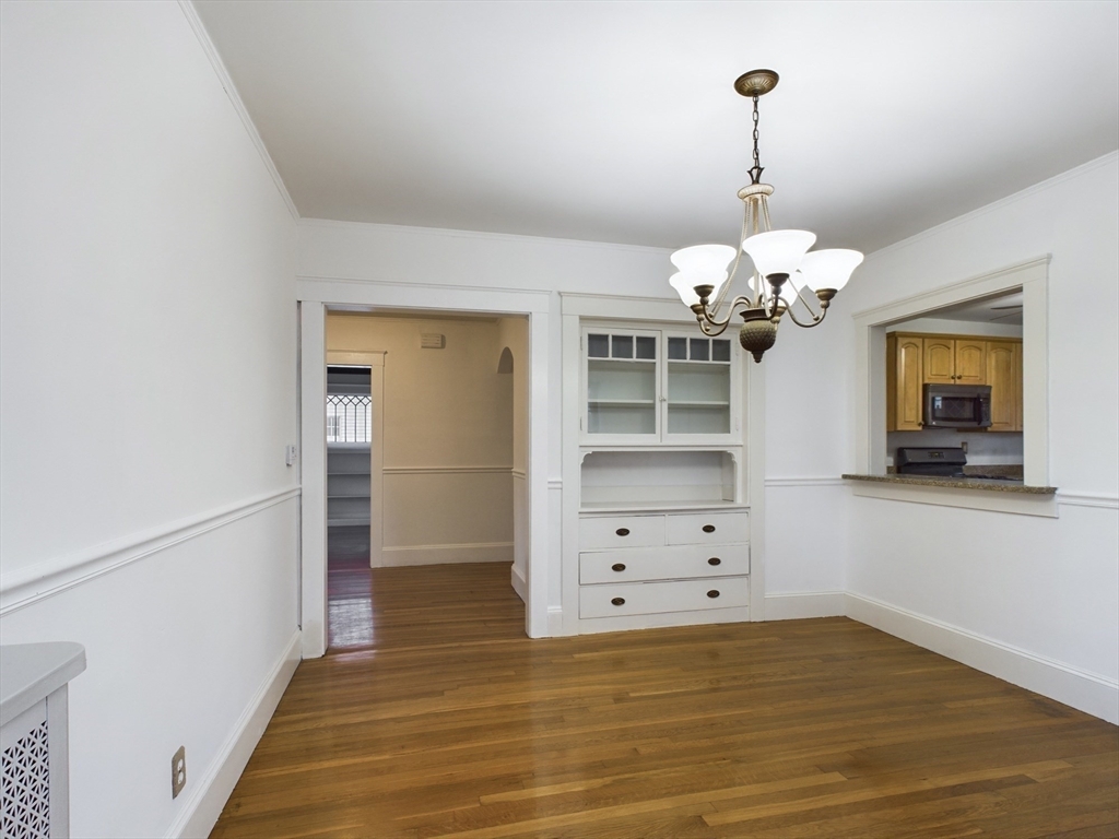 25 Rowe Street, Unit 1 Newton, MA 02466 - Photo 6 of 18 Gallery Image 6