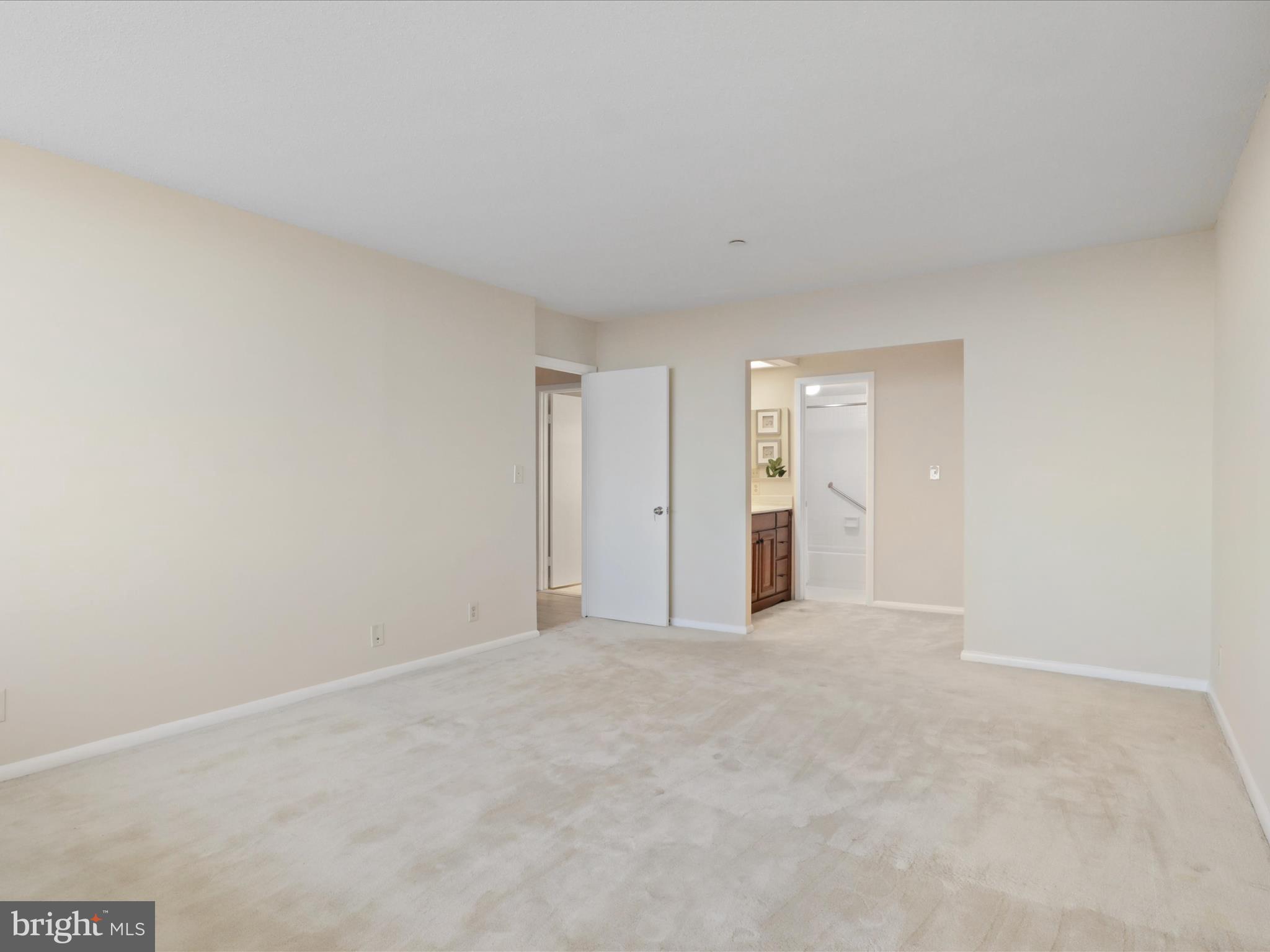 5501 Seminary Road, Unit 2611S Falls Church, VA 22041 - Photo 17 of 52 Primary Bedroom