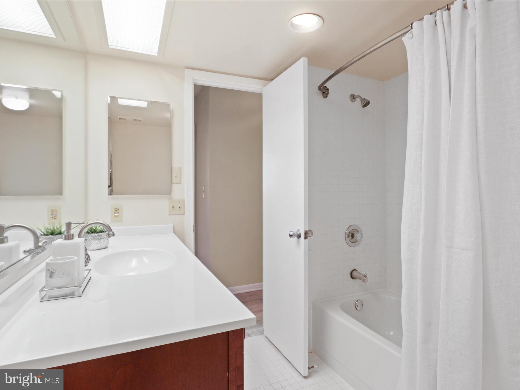 5501 Seminary Road, Unit 2611S Falls Church, VA 22041 - Photo 27 of 52 Bathroom # 2