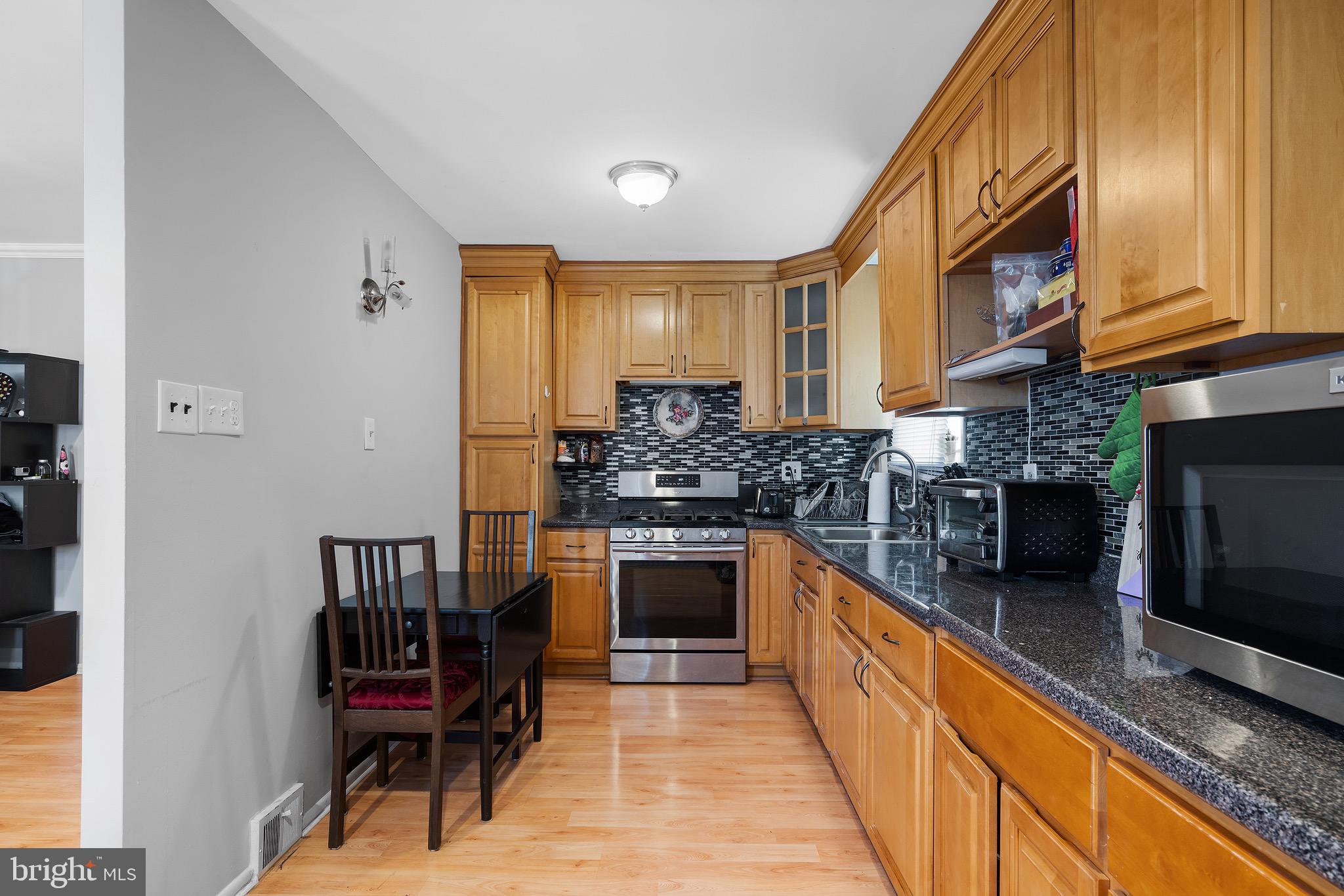 10781 Lockart Road Philadelphia, PA 19116 - Photo 9 of 31 Gallery Image 9