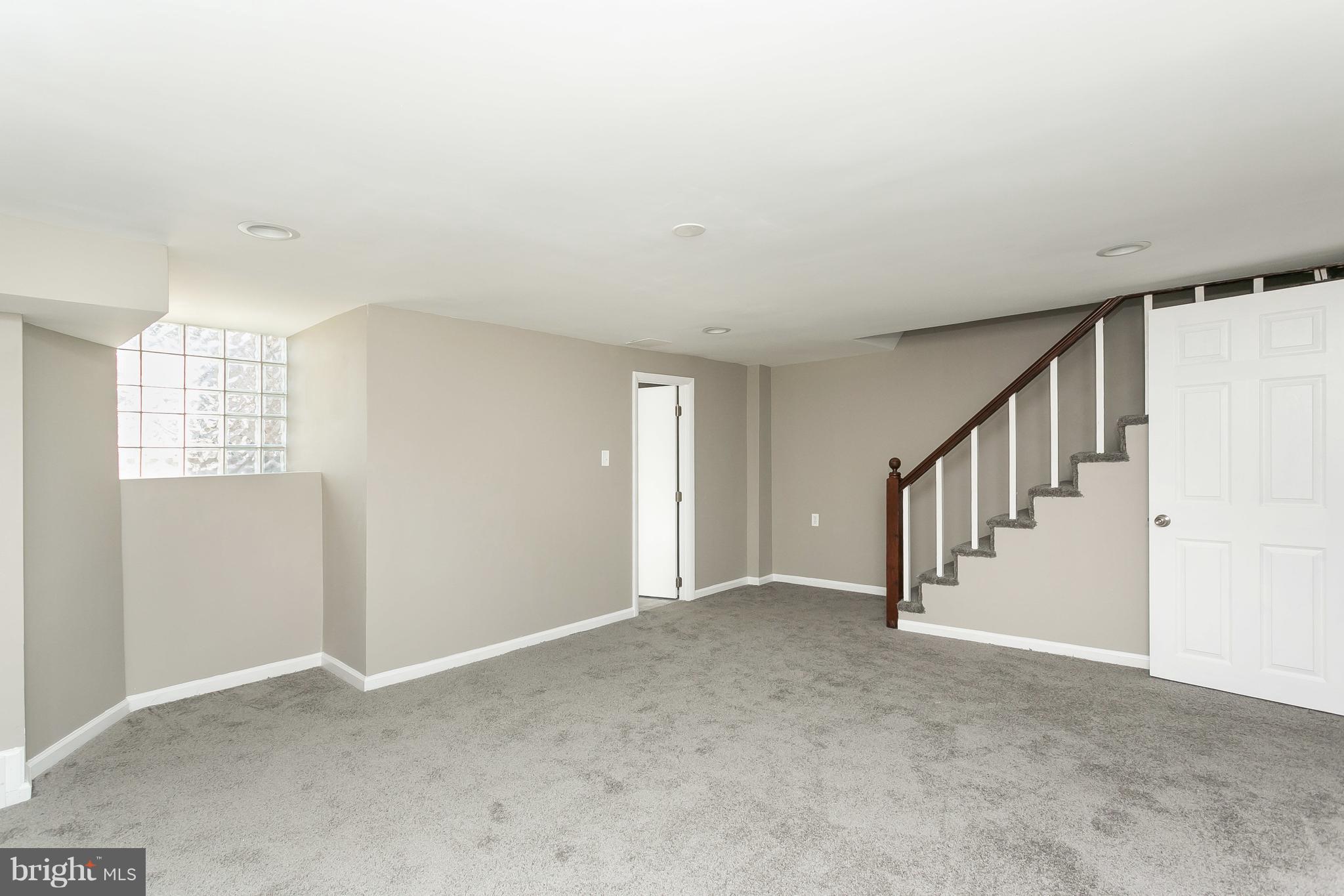1658 Roundhill Road Baltimore, MD 21218 - Photo 19 of 30 Family Room