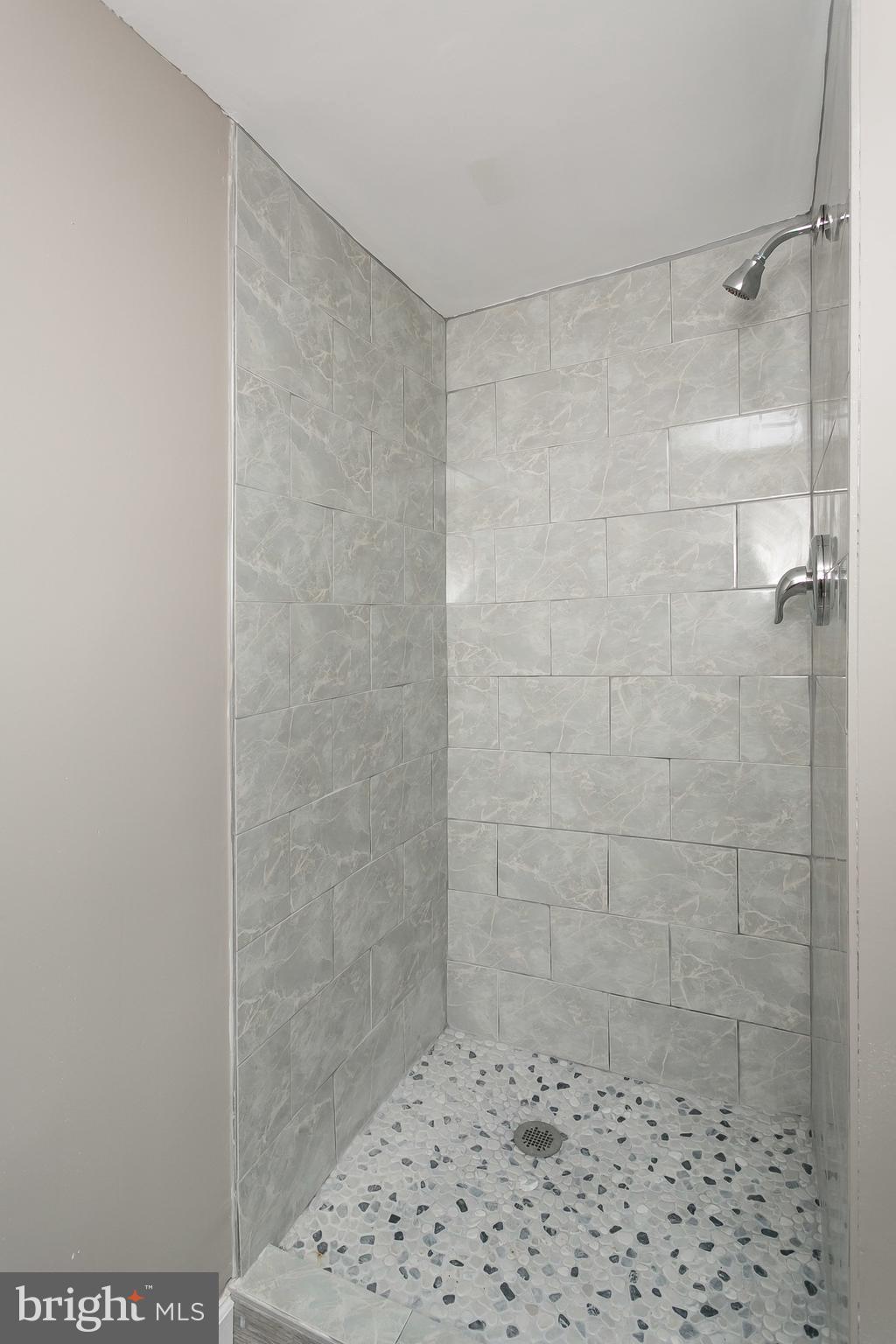 1658 Roundhill Road Baltimore, MD 21218 - Photo 21 of 30 Bath