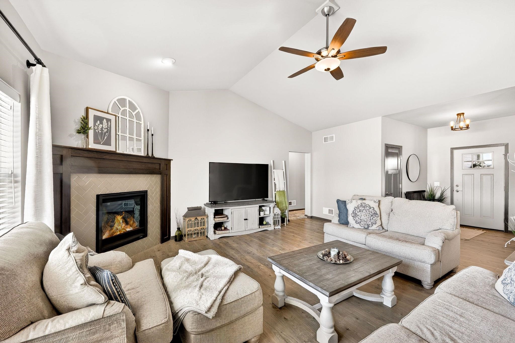 4960 Prairie Spring Court Waunakee, WI 53597 - Photo 8 of 56