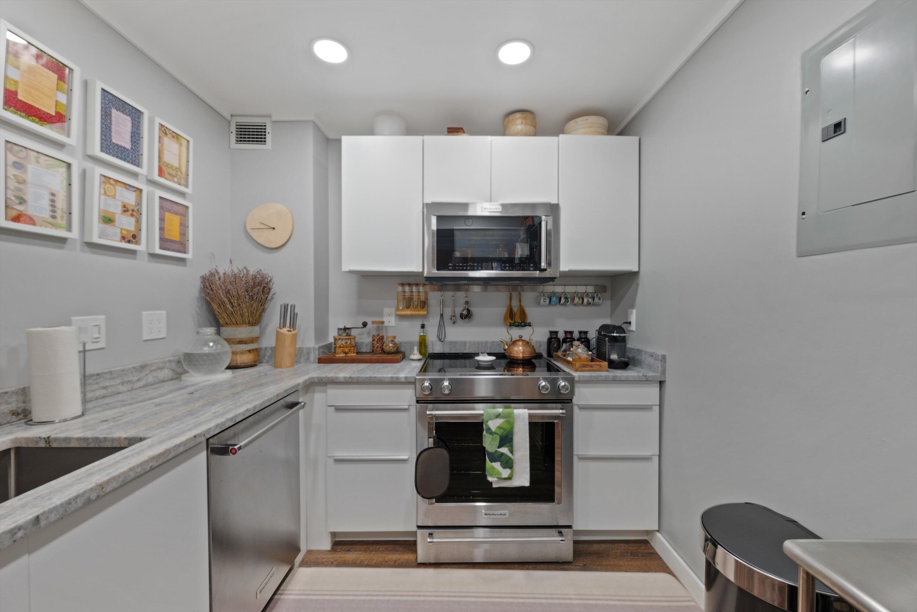 3450 South Ocean Boulevard, Unit 105 Palm Beach, FL 33480 - Photo 18 of 49 23-DSC_8191