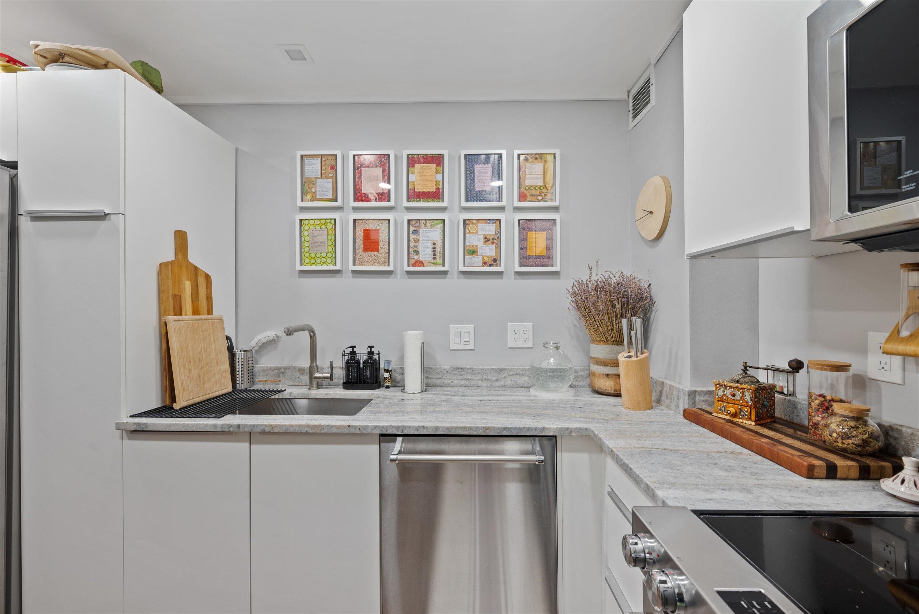 3450 South Ocean Boulevard, Unit 105 Palm Beach, FL 33480 - Photo 19 of 49 24-DSC_8194