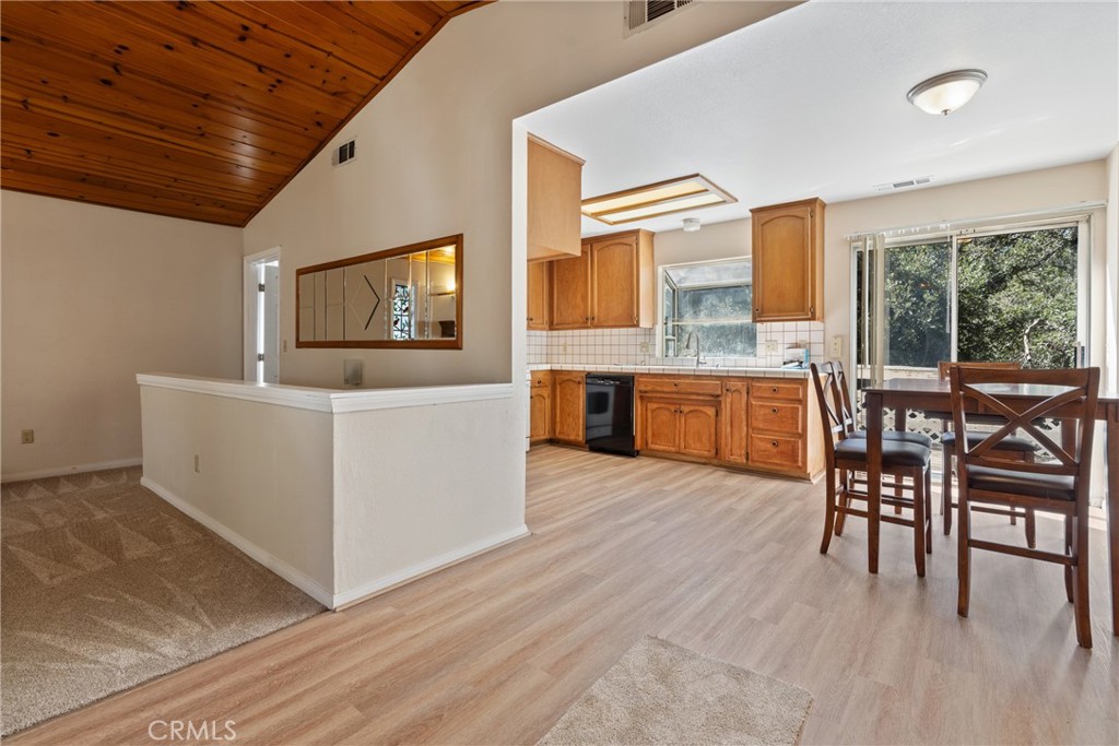 23561 Short Way Crestline, CA 92325 - Photo 6 of 18
