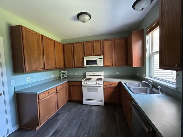 $2,400 | 2249 Sunrise Circle, Aurora, IL 60503