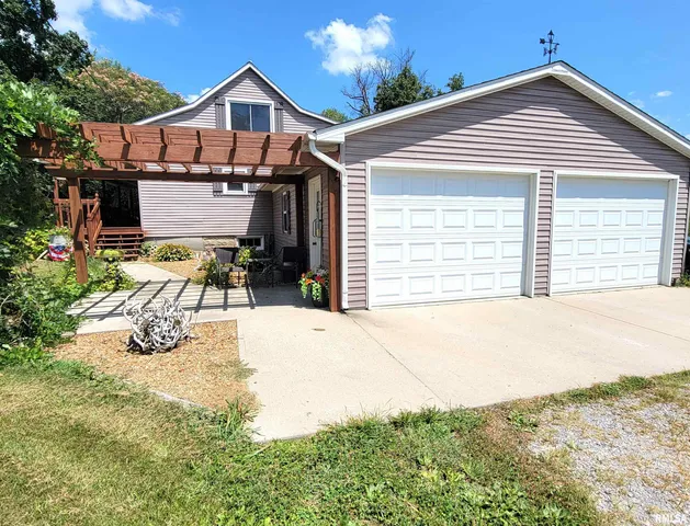 $215,000 | 2160 County Highway, Rinard, IL 62878