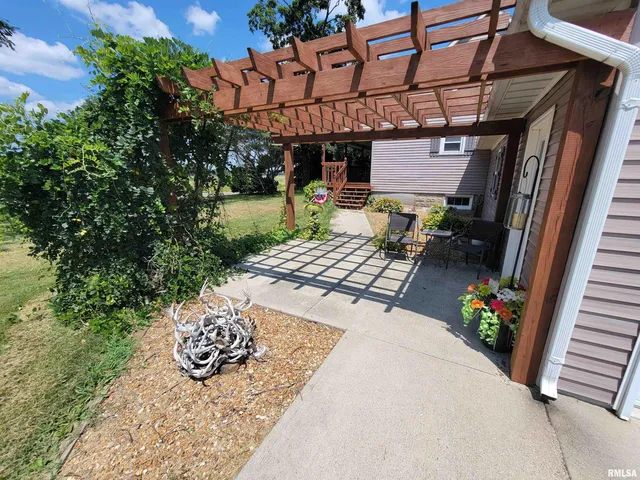 $215,000 | 2160 County Highway, Rinard, IL 62878