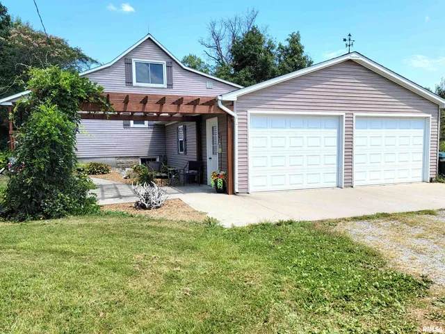 $215,000 | 2160 County Highway, Rinard, IL 62878