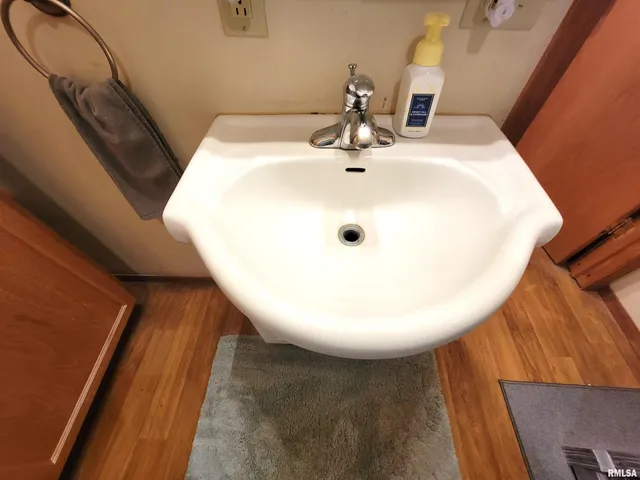 $215,000 | 2160 County Highway, Rinard, IL 62878