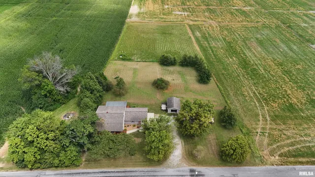 $215,000 | 2160 County Highway, Rinard, IL 62878