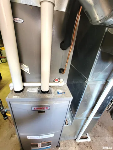 $215,000 | 2160 County Highway, Rinard, IL 62878