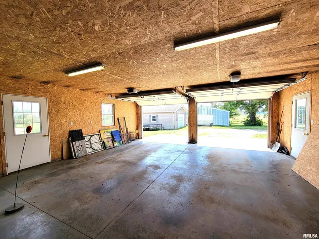 $215,000 | 2160 County Highway, Rinard, IL 62878