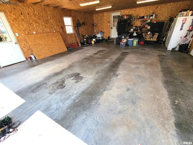 $215,000 | 2160 County Highway, Rinard, IL 62878