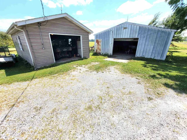 $215,000 | 2160 County Highway, Rinard, IL 62878