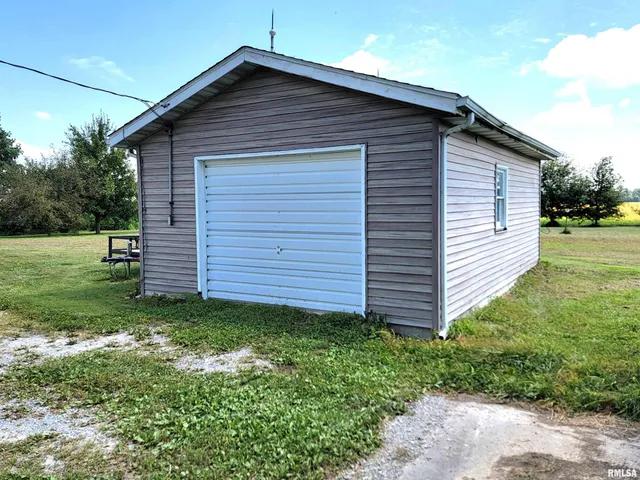 $215,000 | 2160 County Highway, Rinard, IL 62878