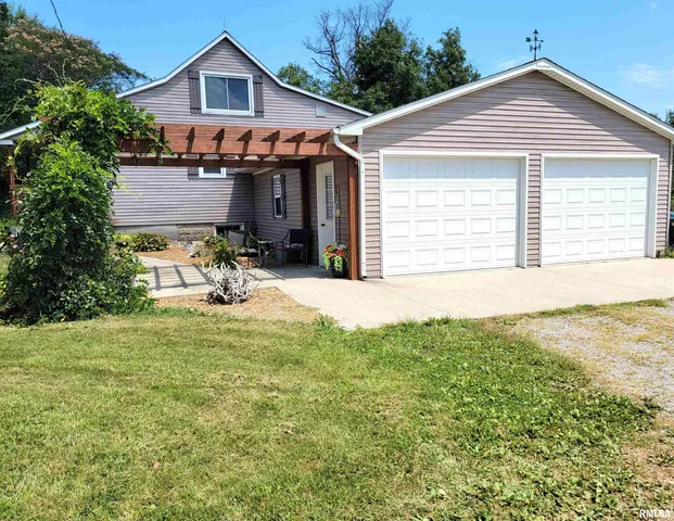 $215,000 | 2160 County Highway, Rinard, IL 62878