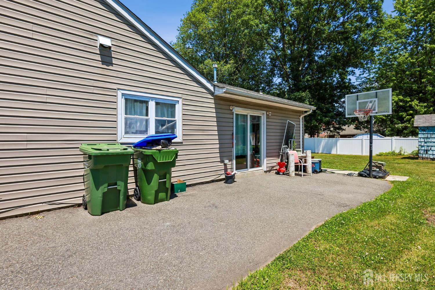 23 Miko Road Edison, NJ 08817 - Photo 7 of 25