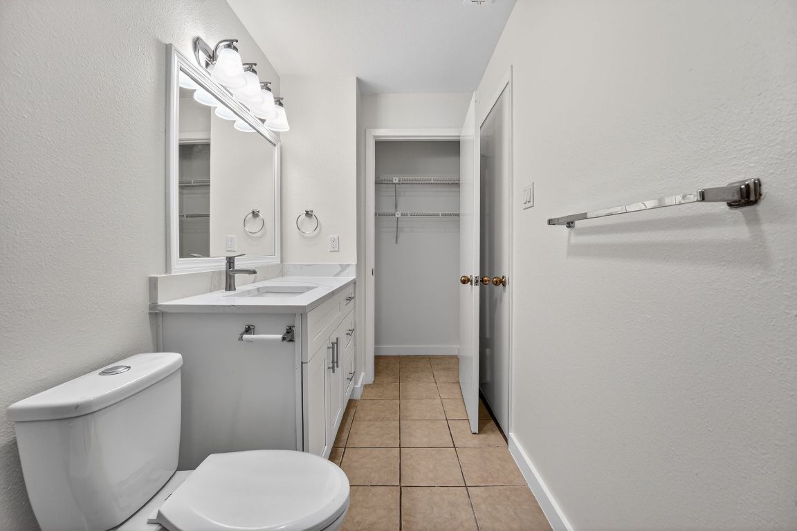 712 Graham Place, Unit 201 Austin, TX 78705 - Photo 29 of 36 a bathroom with a sink toilet and shower