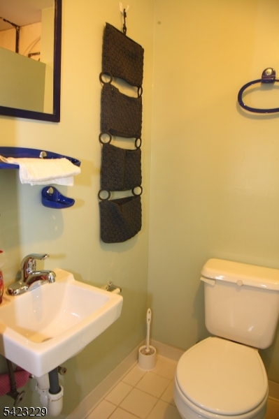 17 Castle Drive Berkeley Heights, NJ 07922 - Photo 13 of 14