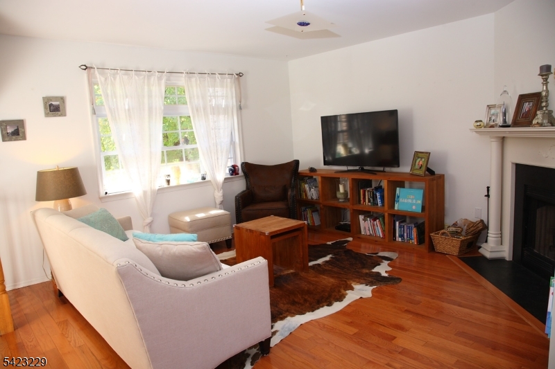 17 Castle Drive Berkeley Heights, NJ 07922 - Photo 3 of 14