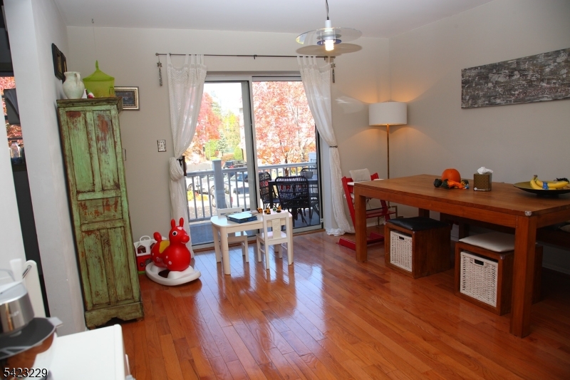 17 Castle Drive Berkeley Heights, NJ 07922 - Photo 4 of 14