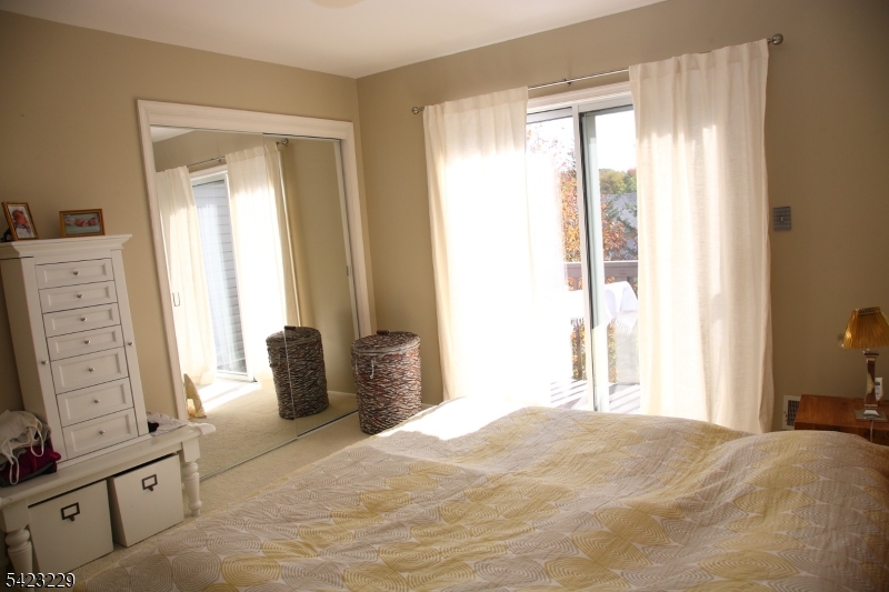 17 Castle Drive Berkeley Heights, NJ 07922 - Photo 9 of 14