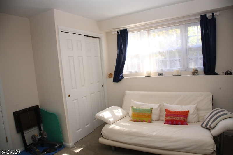 17 Castle Drive Berkeley Heights, NJ 07922 - Photo 10 of 14